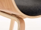 Krzesło z drewna jasnego i siedziskiem z ciemnoszarego materiału KINGSTON