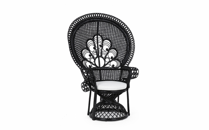 Czarny fotel Peacock – stylowy fotel z rattanu, komfortowa poduszka,